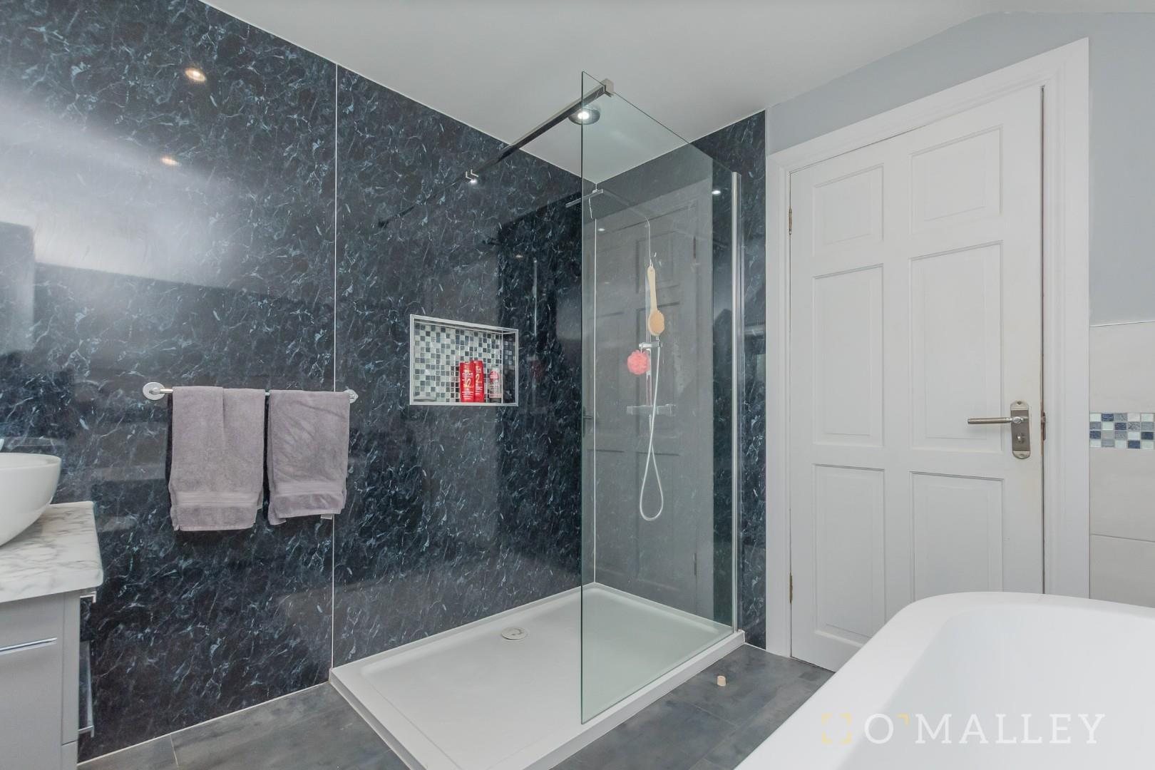33. Bathroom 3.jpg